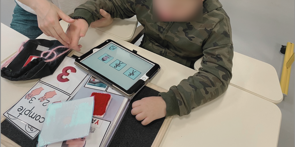 Découvrez comment Sonia et Clarisse créent depuis la crise Covid en toute autonomie et avec PandaSuite des outils numériques adaptés aux besoins de leurs élèves polyhandicapés.