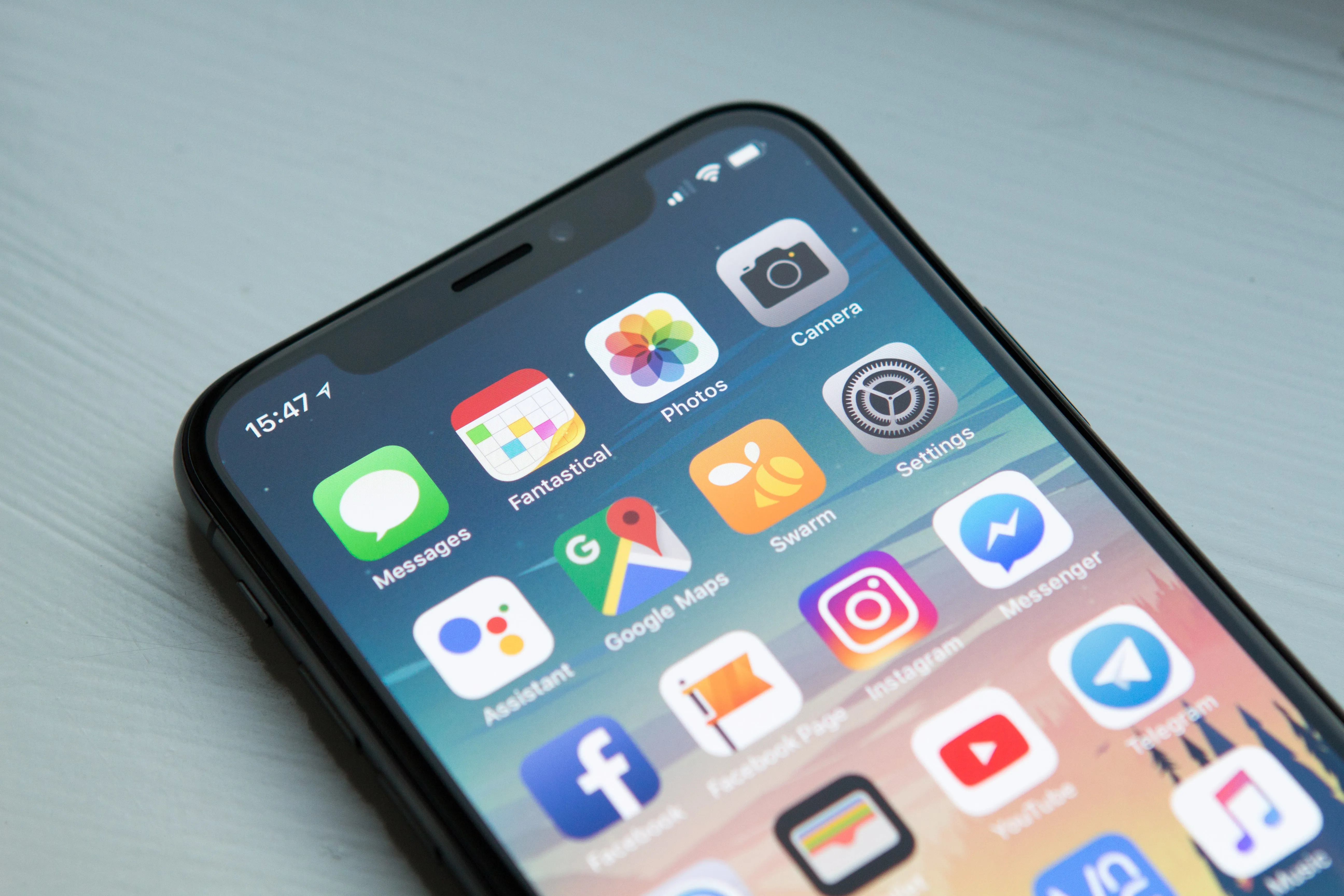 Découvrez comment créer facilement une application mobile grâce au no-code ! Plongez dans le monde des outils no code, découvrez leurs avantages, leurs inconvénients et les principaux acteurs.